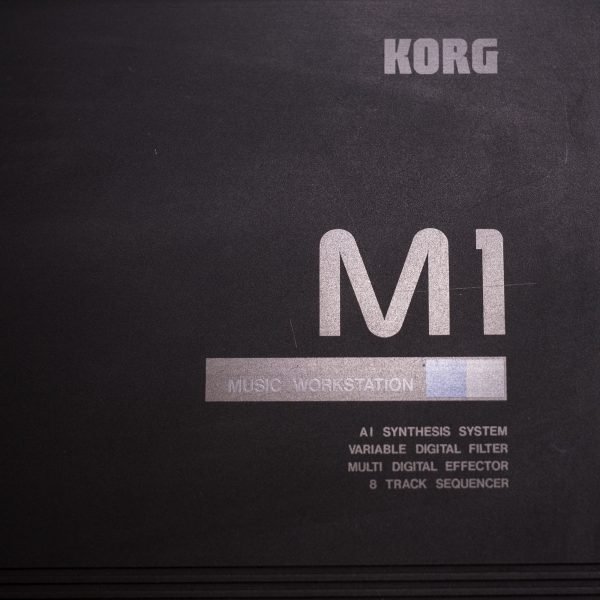 Korg M1 huolto